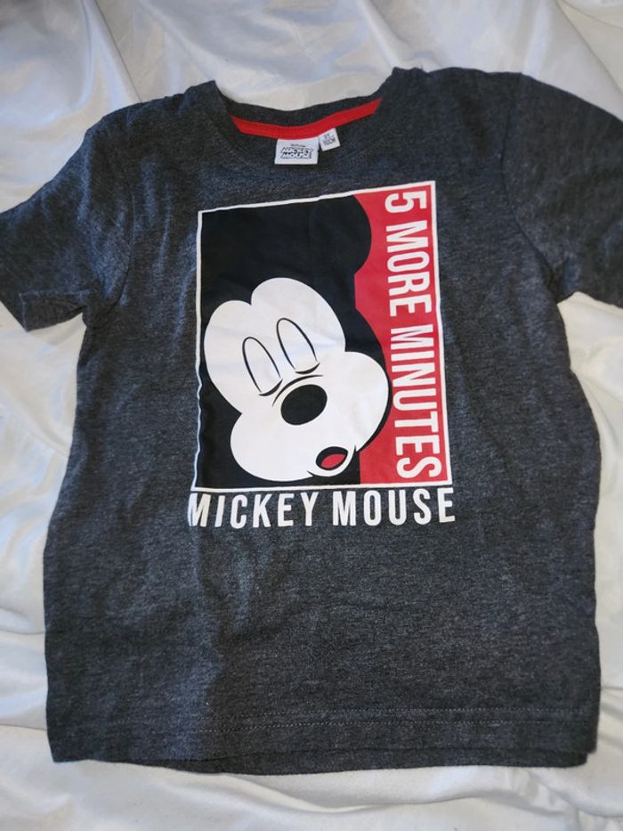 Tee-shirt manches courtes taille 5 ans