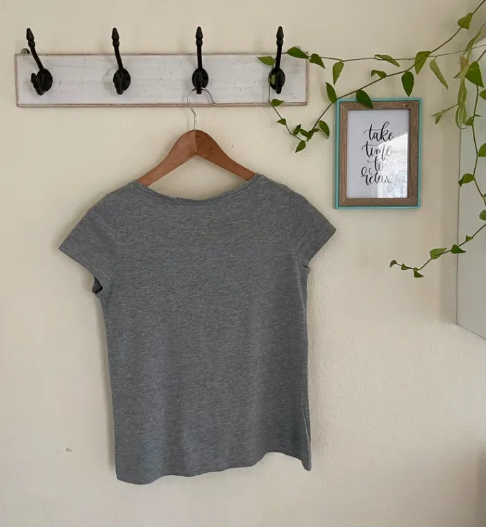 #T-shirt Cache cache 🍀 - photo numéro 5