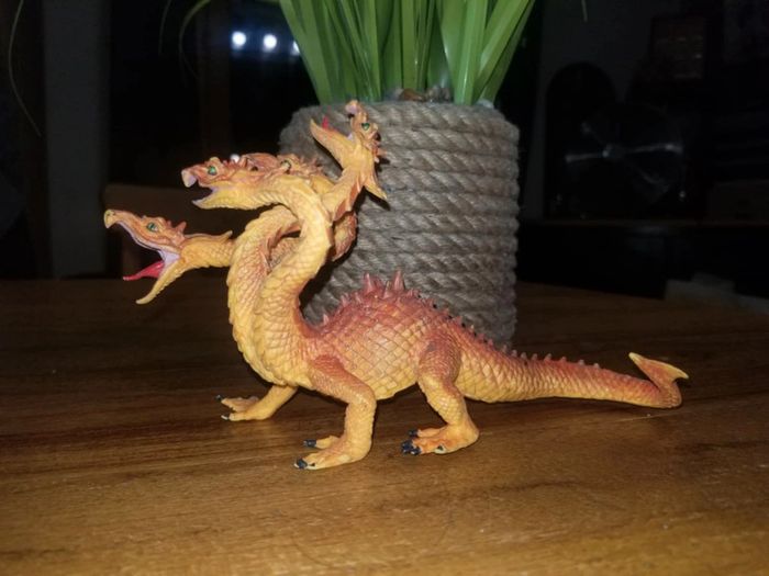 Figurine dragon à 4 têtes - photo numéro 2