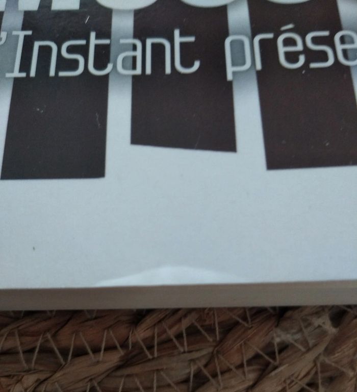 Livre L'instant présent Guillaume Musso - photo numéro 3