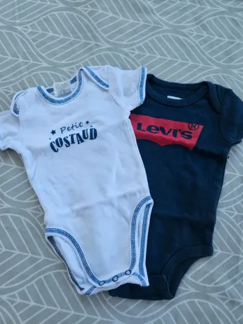 Lot de 2 bodies taille 6 mois 🌸