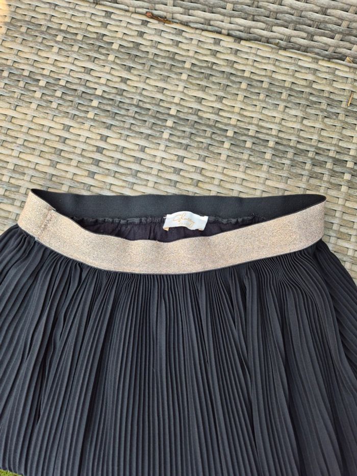 Jupe longue plissée noire taille élastique brillante - photo numéro 7