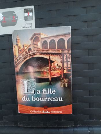 Livre nous deux la fille du bourreau