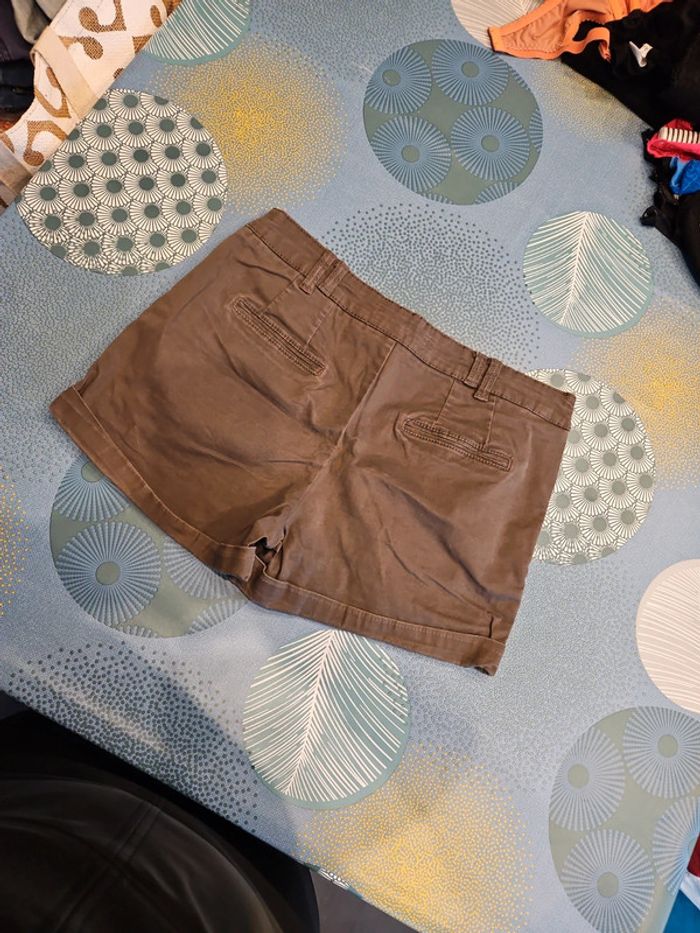 Short marron - photo numéro 2