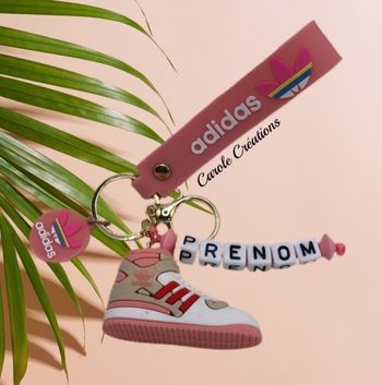 Porte clé personnalisable basket cadeau femme ados