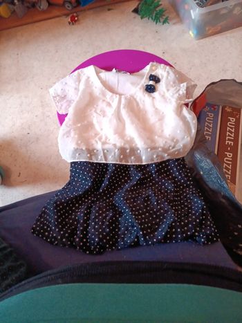 Robe ptit môme 24 mois pas de vinted go fil qui part à la boutonnière