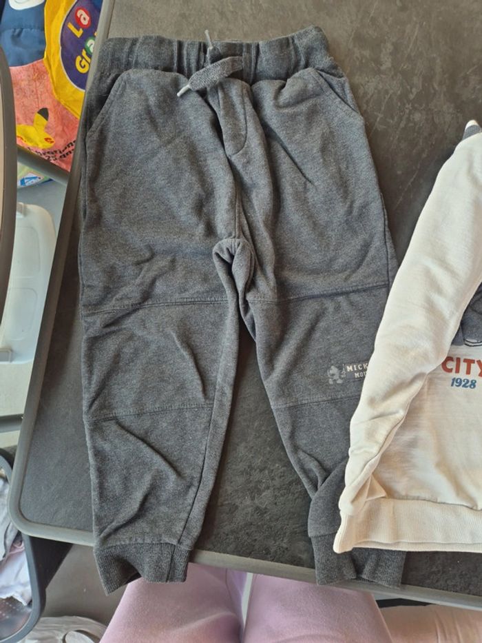 Lot 2 joggings 5 ans - photo numéro 7