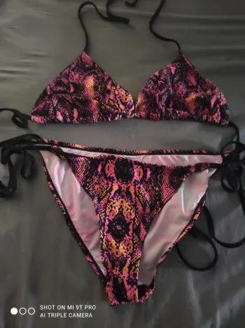 Maillot de bain 38 noir fluo