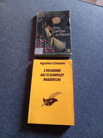 Lot de 2 livres de poche Agatha Christie