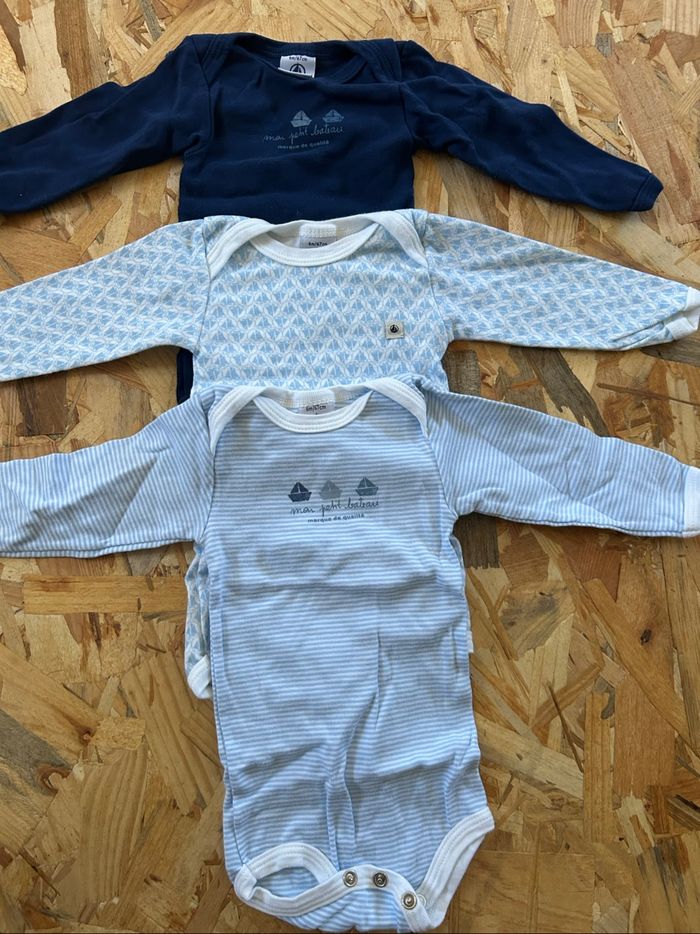 Lot bodys 6 mois