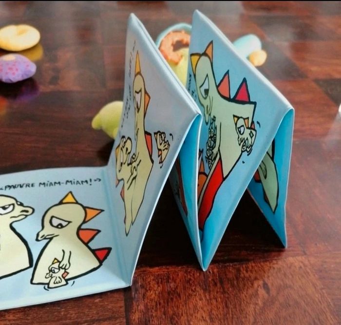 Lot de jouets de bain et 1 livre plastifié - photo numéro 12