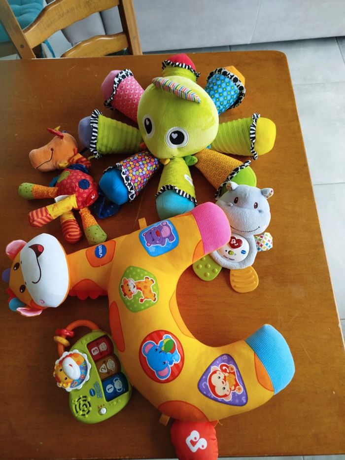 Lot de jouets d'eveil