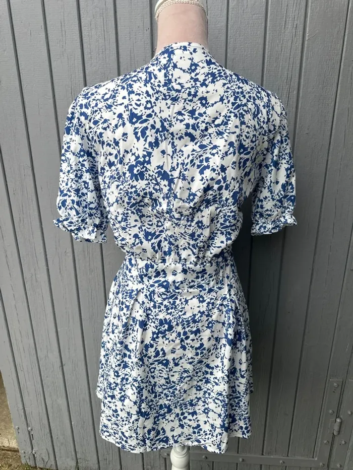 Robe d’été légère manches courtes bleu banche fleuri décolleté devant ouvert noeud M/38 - photo numéro 4