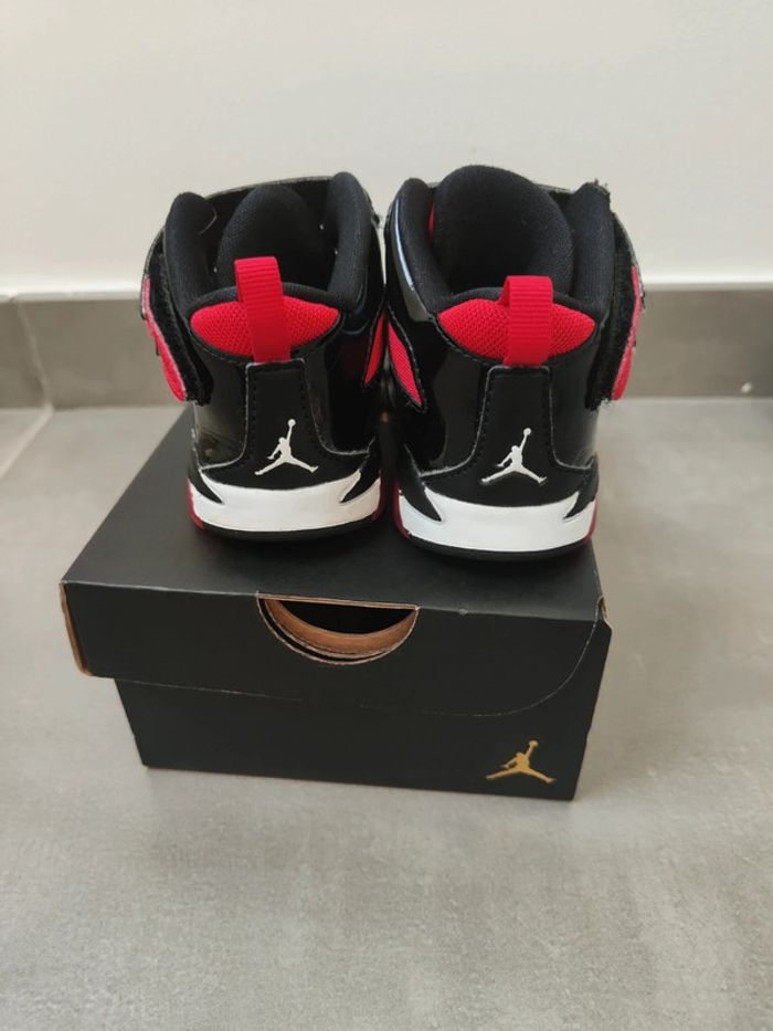 Basket Jordan Nike taille 22 - photo numéro 3