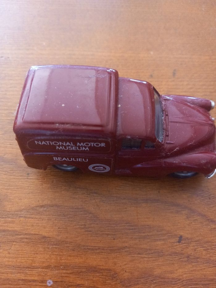 Voiture de collection Morris van - photo numéro 3