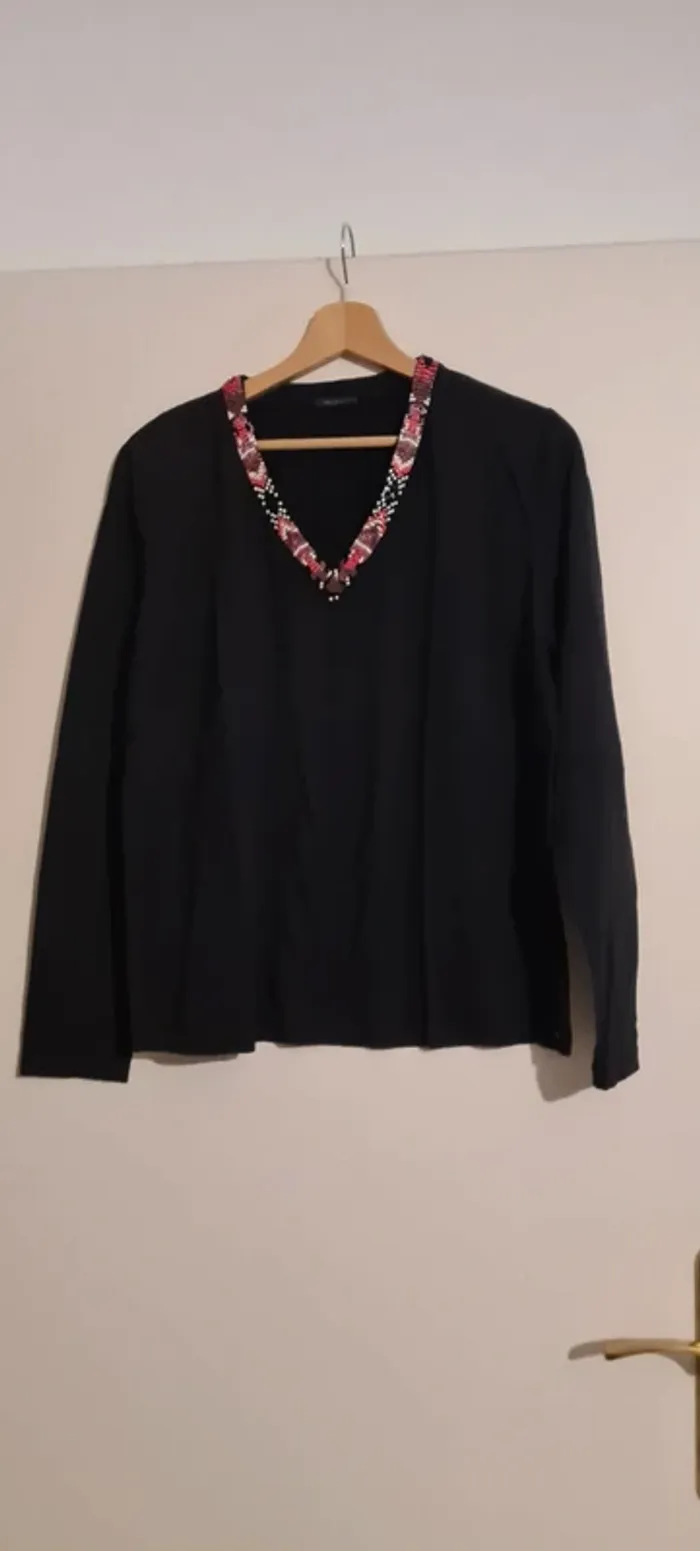 T-shirt IKKS col V détail perles