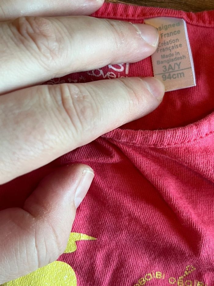 Je vend un tee shirt fille 3 ans 94 cm très bon état - photo numéro 4