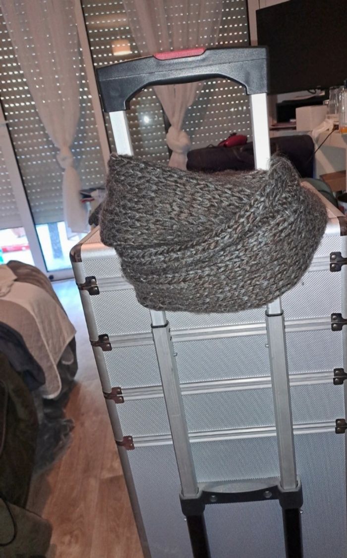 Echarpe en mailles - photo numéro 3