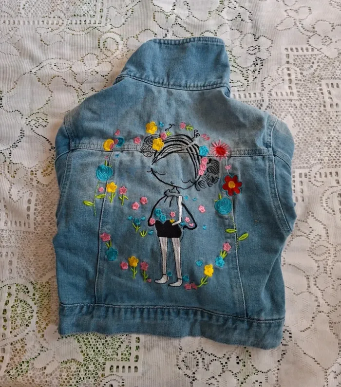 Veste en jean enfant, intemporelle et stylée, Shein, en très bon état, taille 3/4 ans - photo numéro 2