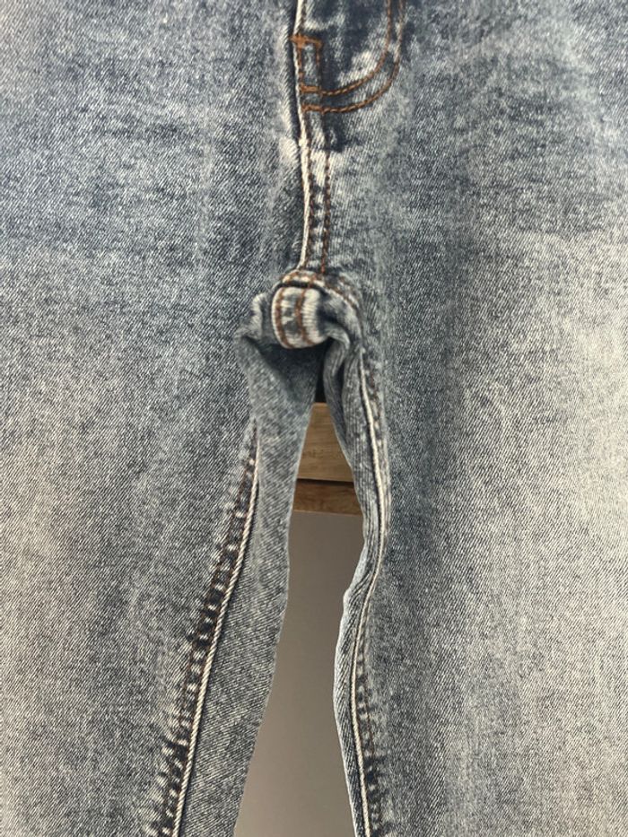 Jean bleu clair troué - photo numéro 4