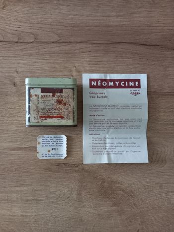 Boite ancienne en métal.