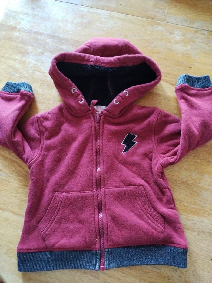 Gilet ou veste a capuche