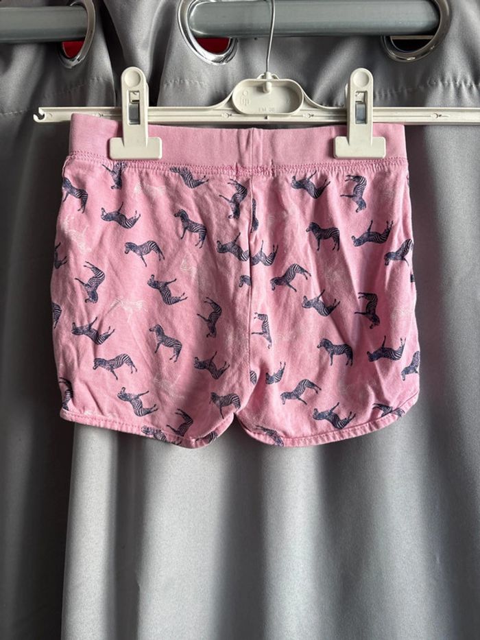 Short fille - photo numéro 3