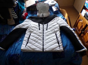 Doudoune noire et blanche taille M neuve