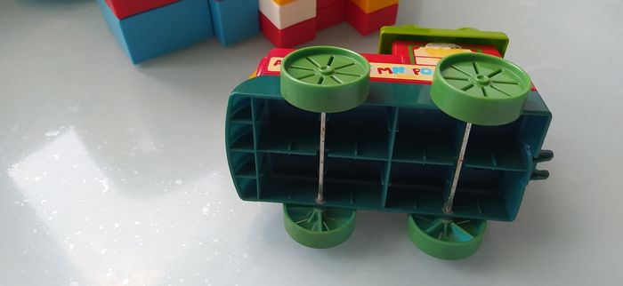 Petit trai megablock et ses briques de Fisher price - photo numéro 4