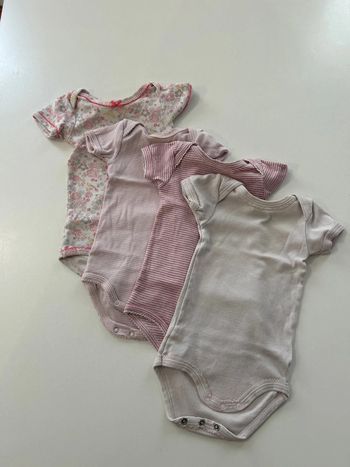 Lot de 4 bodies petit Bateau 3 mois