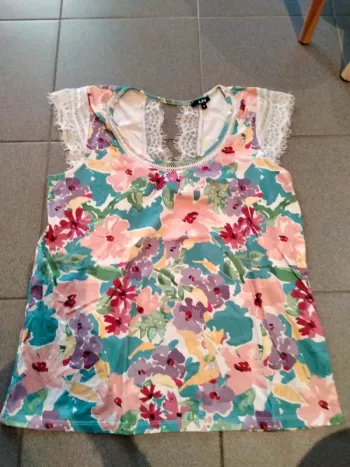 Tee shirt fleurie