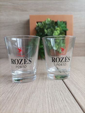 Lot 2 petits verres Rozes 