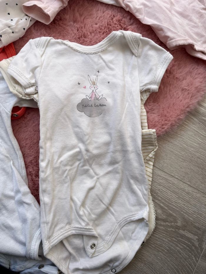 Lot 11 bodies 9 et 12 mois bébé fille - photo numéro 3