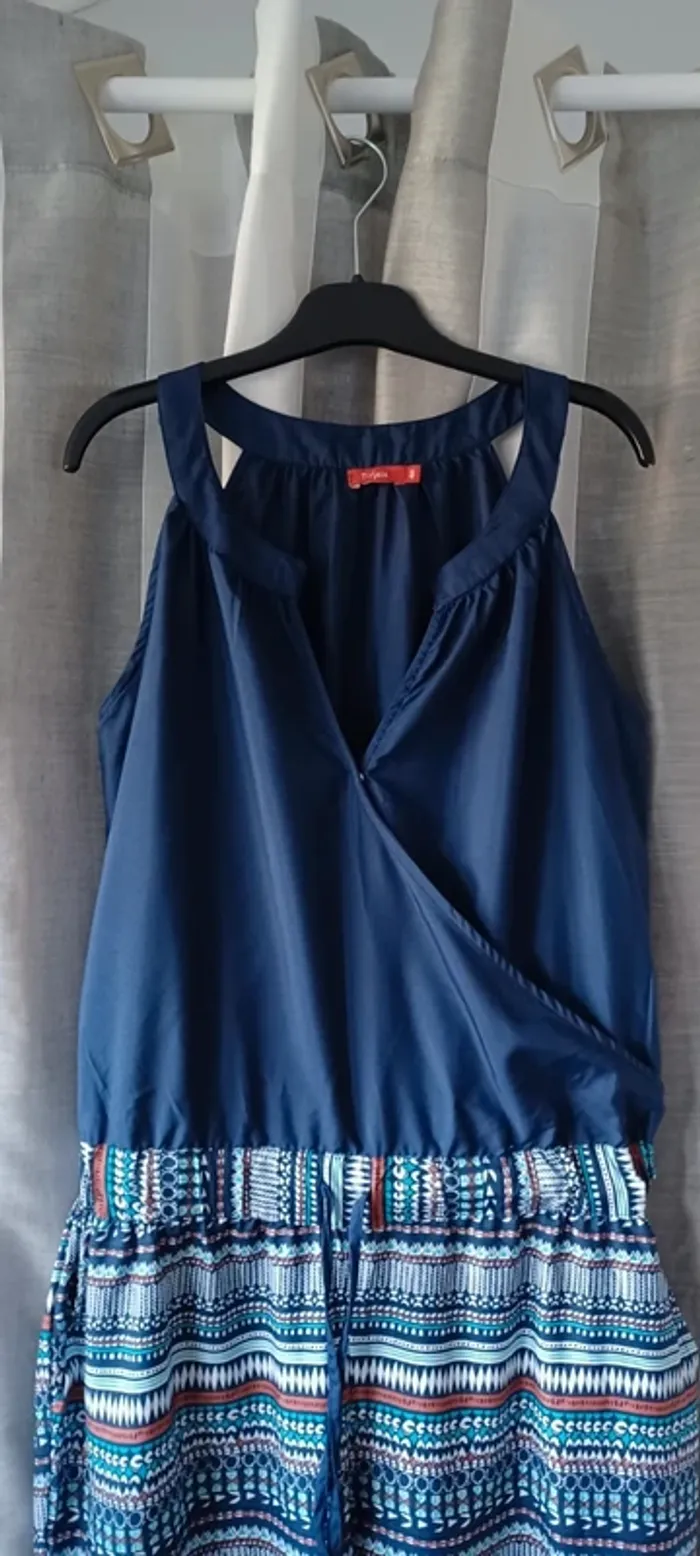 Très jolie combi-pantalon femme, bleu marine à motif, marque Tissaia, taille 40, comme neuve. - photo numéro 3