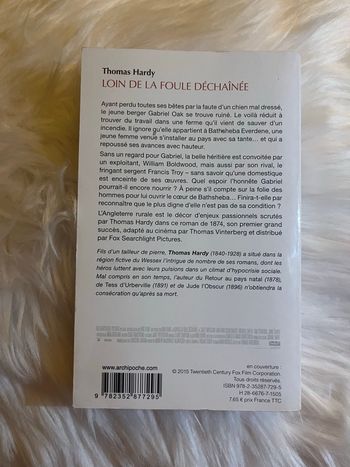 Loin de la foule déchaînée 