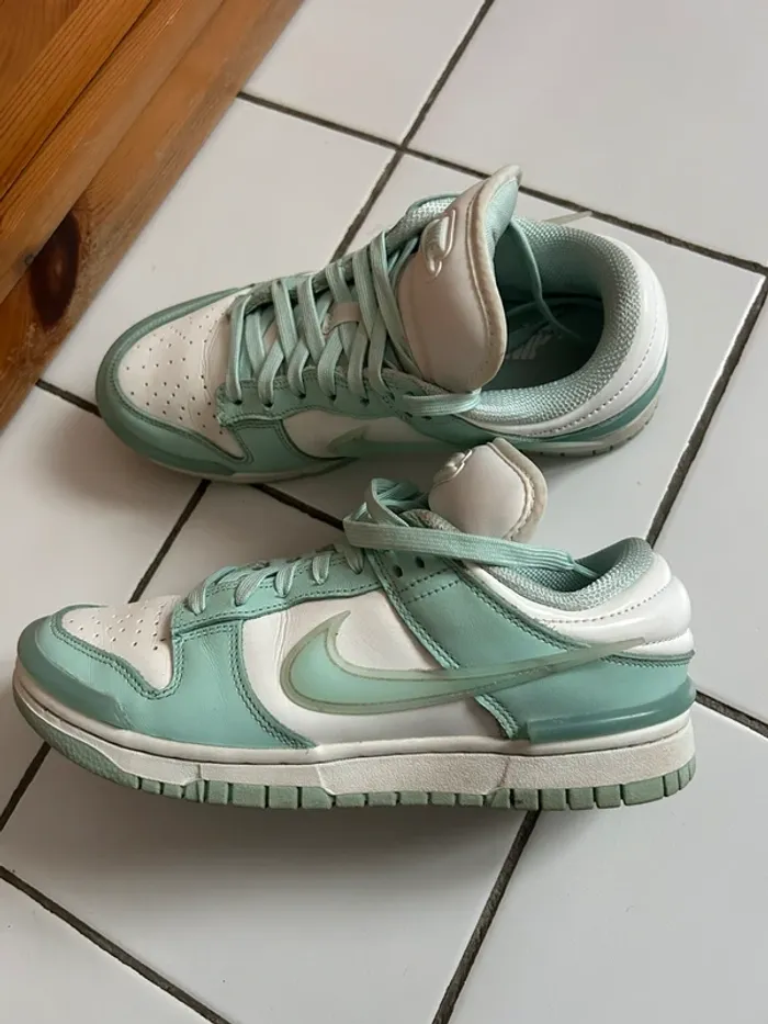 Basket Nike basse vert d’eau / bleu vert