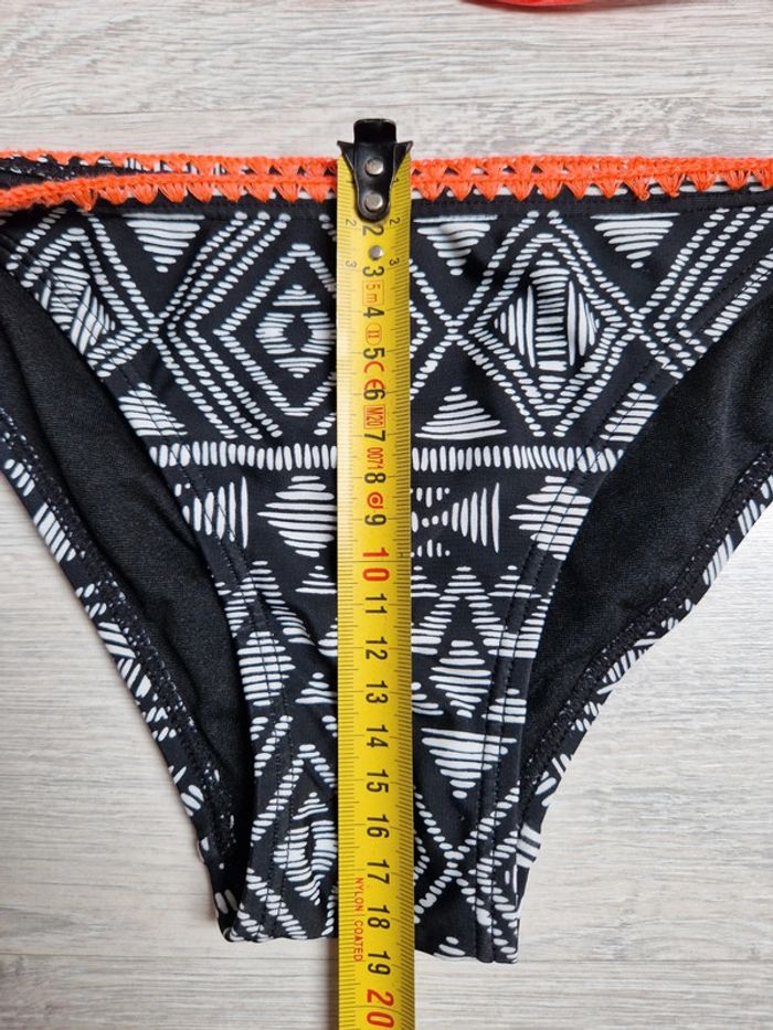 Maillot de bain bikini 2 pièces neuf XS Jennyfer graphique noir, blanc et orange/corail - photo numéro 3