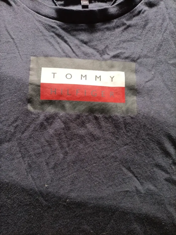Superbe t shirt Tommy Hilfiger 14 ans - photo numéro 2