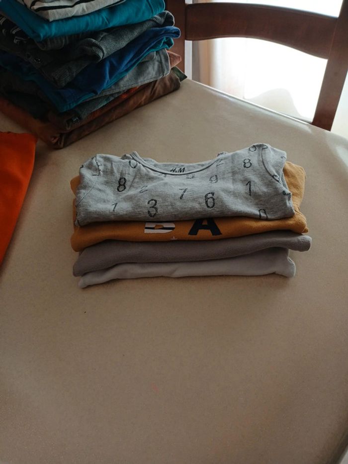 Lot de  4 body, 3 manches longues et 1 manches courtes