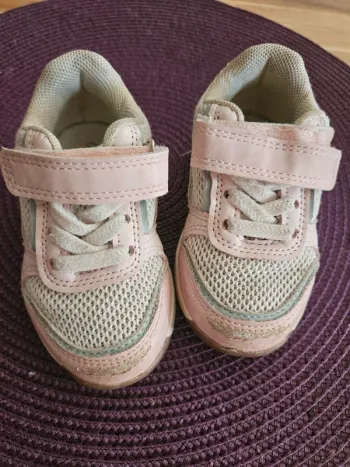 Baskets taille 20