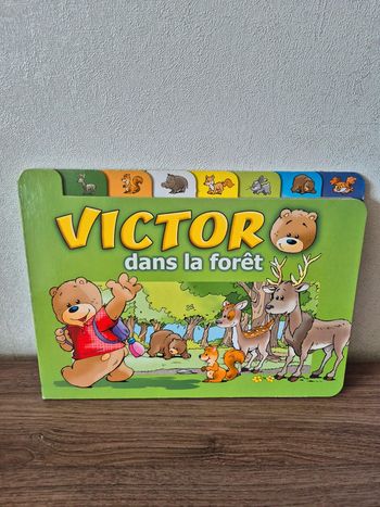 Livre cartonné Victor dans la forêt