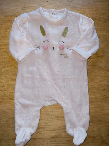 Pyjama 1 mois fille Kiabi excellent état rose