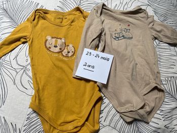 Lot bodies 24 mois