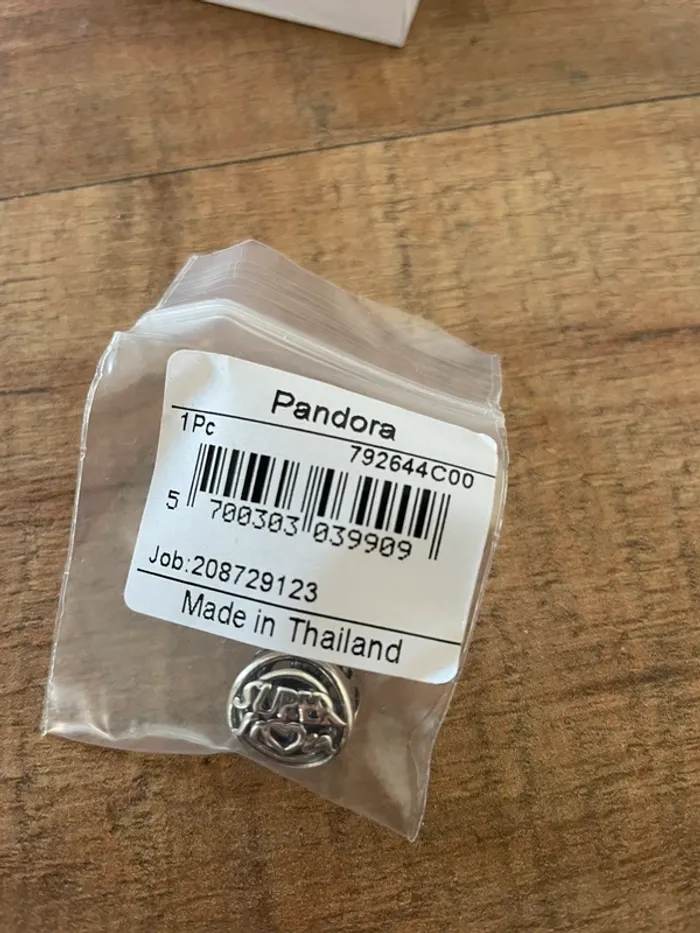 Pandora - photo numéro 2