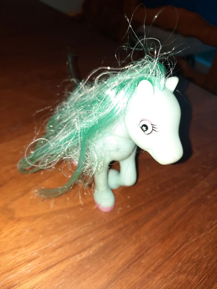 Petit poney vert