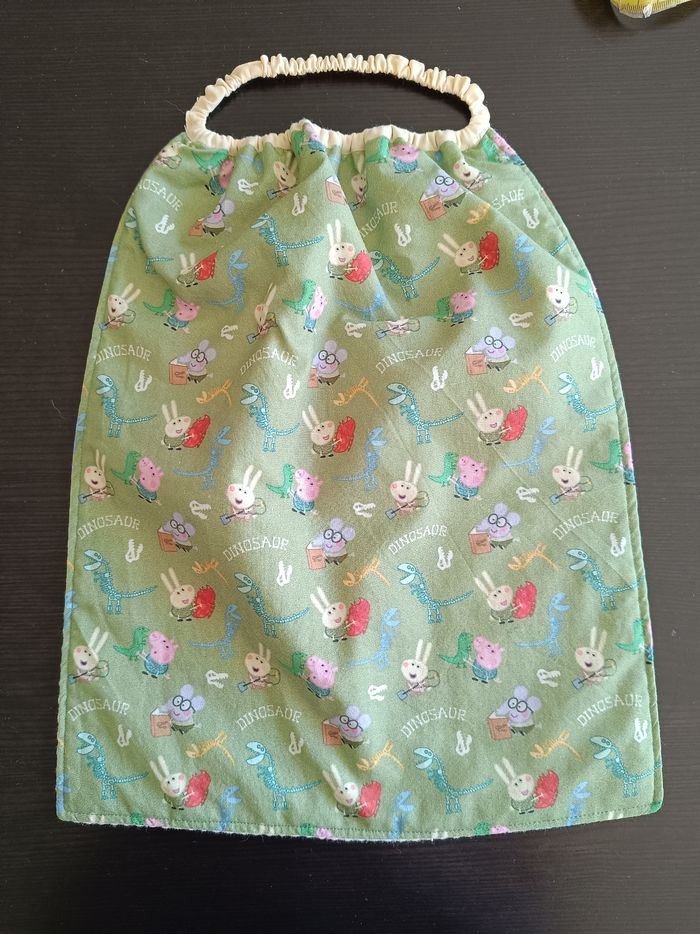 Bavoir maternelle mixte garçon fille motif licence peppa pig vert