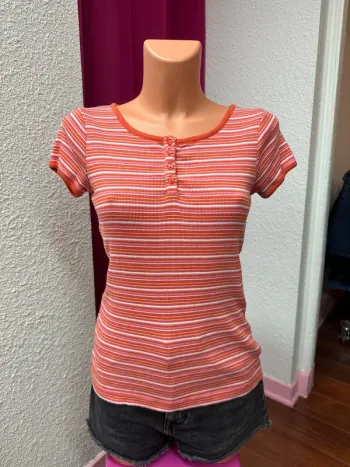 T-shirt rayé à boutons au col