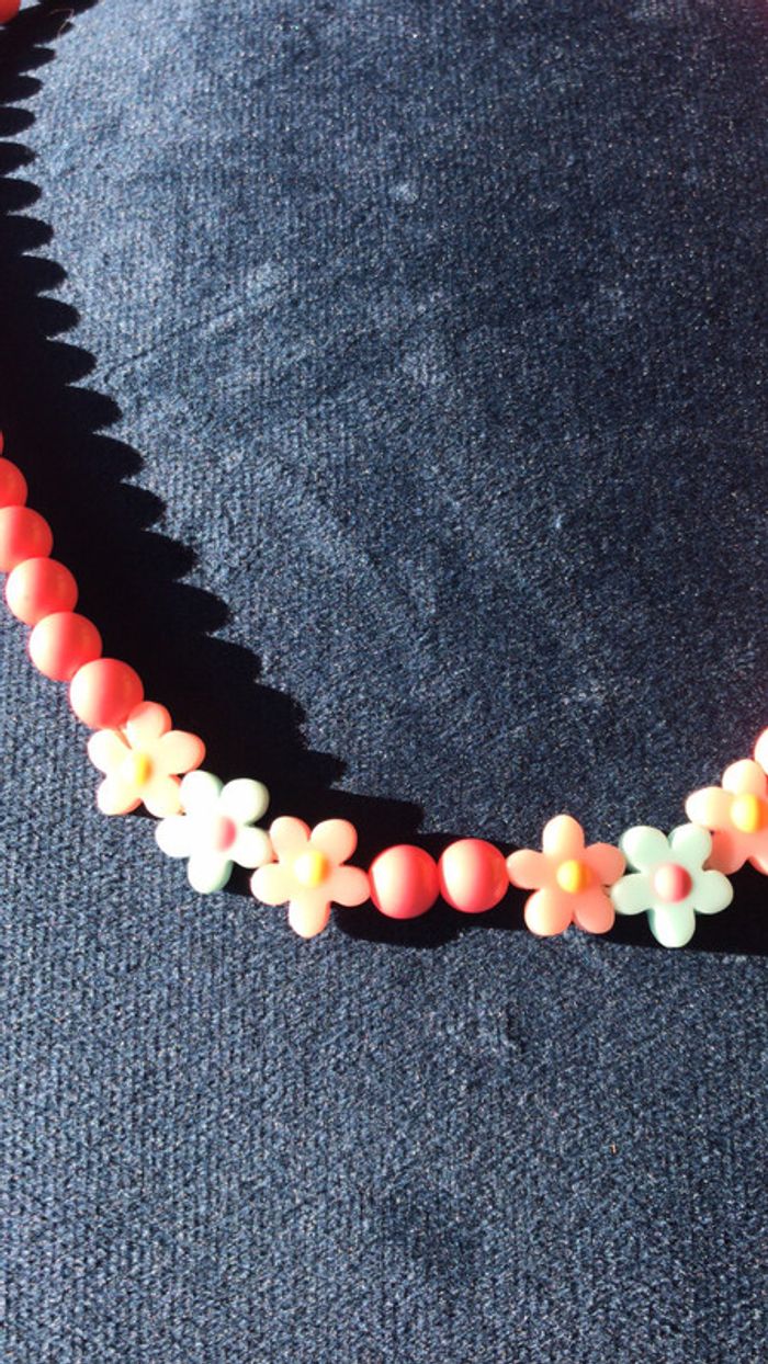 Sergent major collier perle corail avec 6 fleurs - photo numéro 3