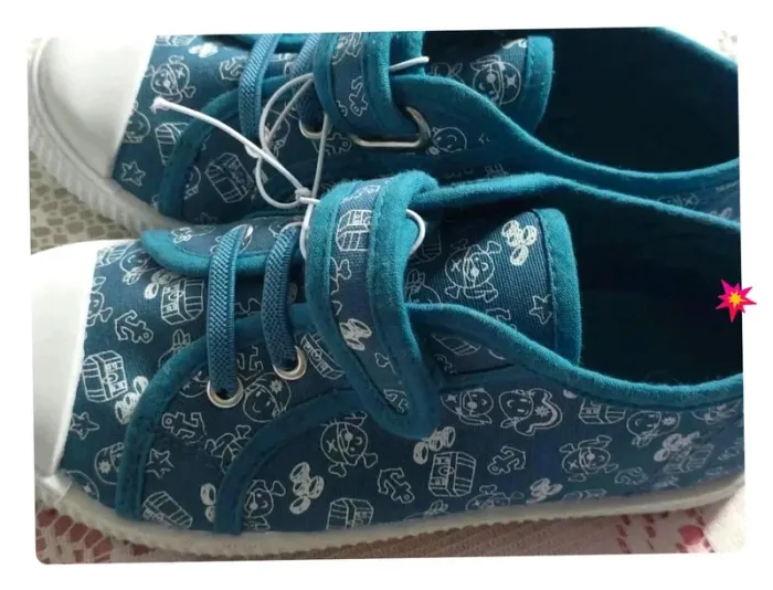 Baskets bleu motifs bandana, neuves, taille 30 - photo numéro 3