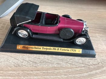 Petite voiture de collection hispano suiza torpedo h6 B victoria 1926